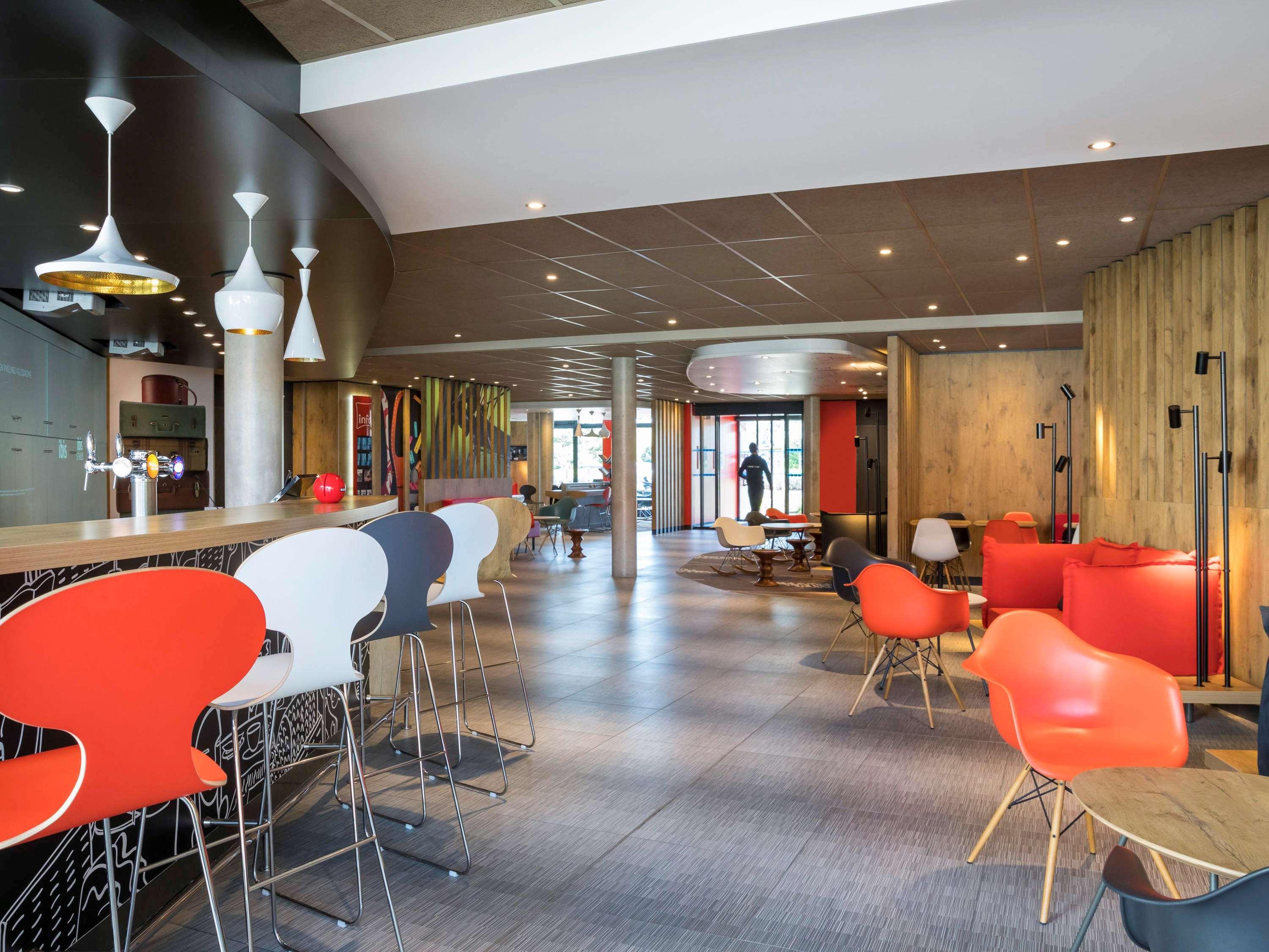 Hotel Ibis Saint Quentin En Yvelines - Velodrome Montigny-le-Bretonneux Exterior foto