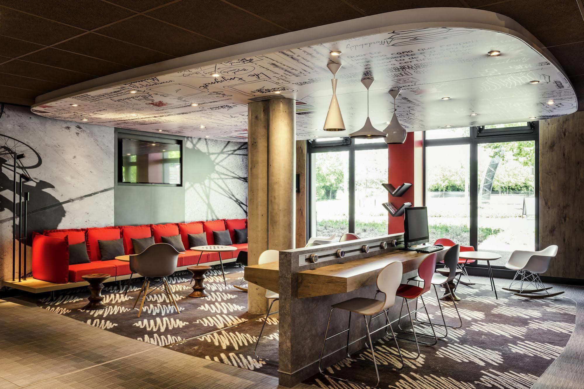 Hotel Ibis Saint Quentin En Yvelines - Velodrome Montigny-le-Bretonneux Exterior foto